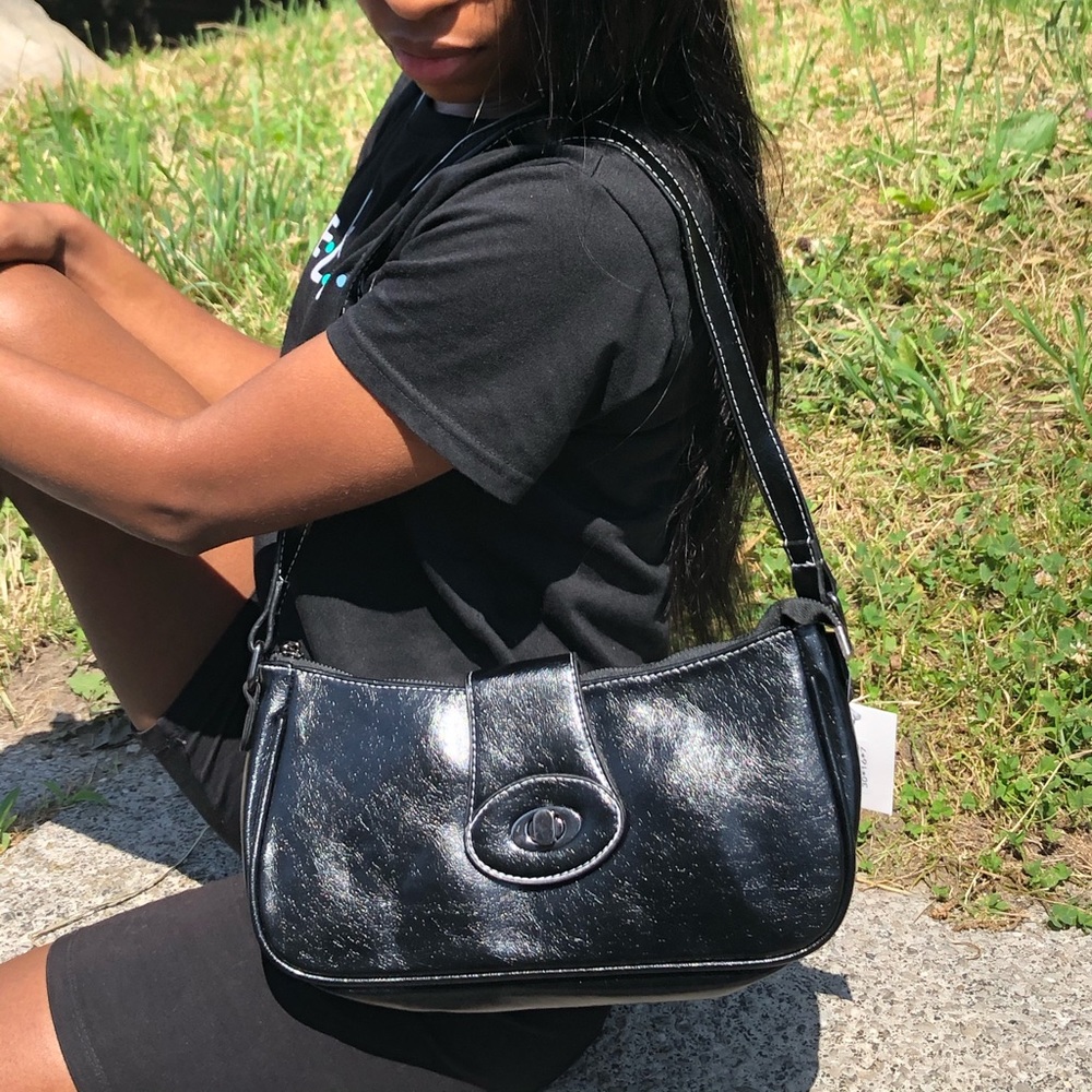 Black Handbag| Vintage Style - Picture 6 of 10